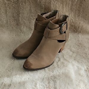 Vionic Rory Tan Ankle Boots with Strap Detail
